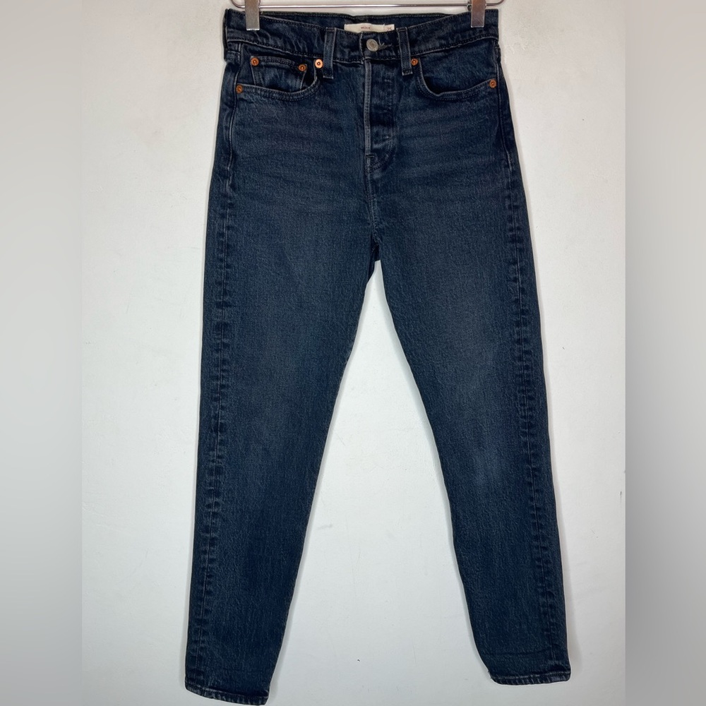 Levi’s | Wedgie Fit Skinny Jeans in Black Wash Sz. 25